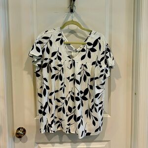 End of summer clear out 🔥Make an offer!! Cute cotton top, never been worn.